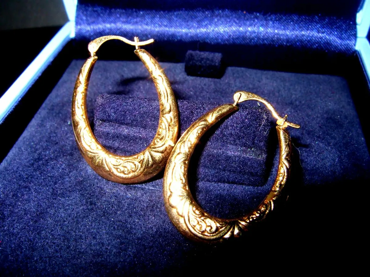 Vintage 9ct Gold Traditional Earrings - Image 1
