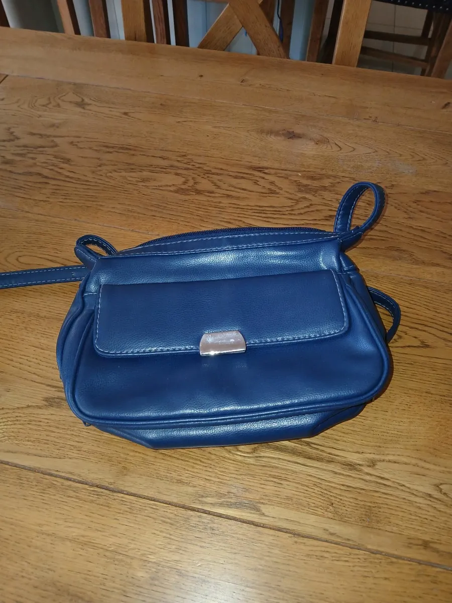 Vintage navy  leather shoulder bag used once. - Image 1