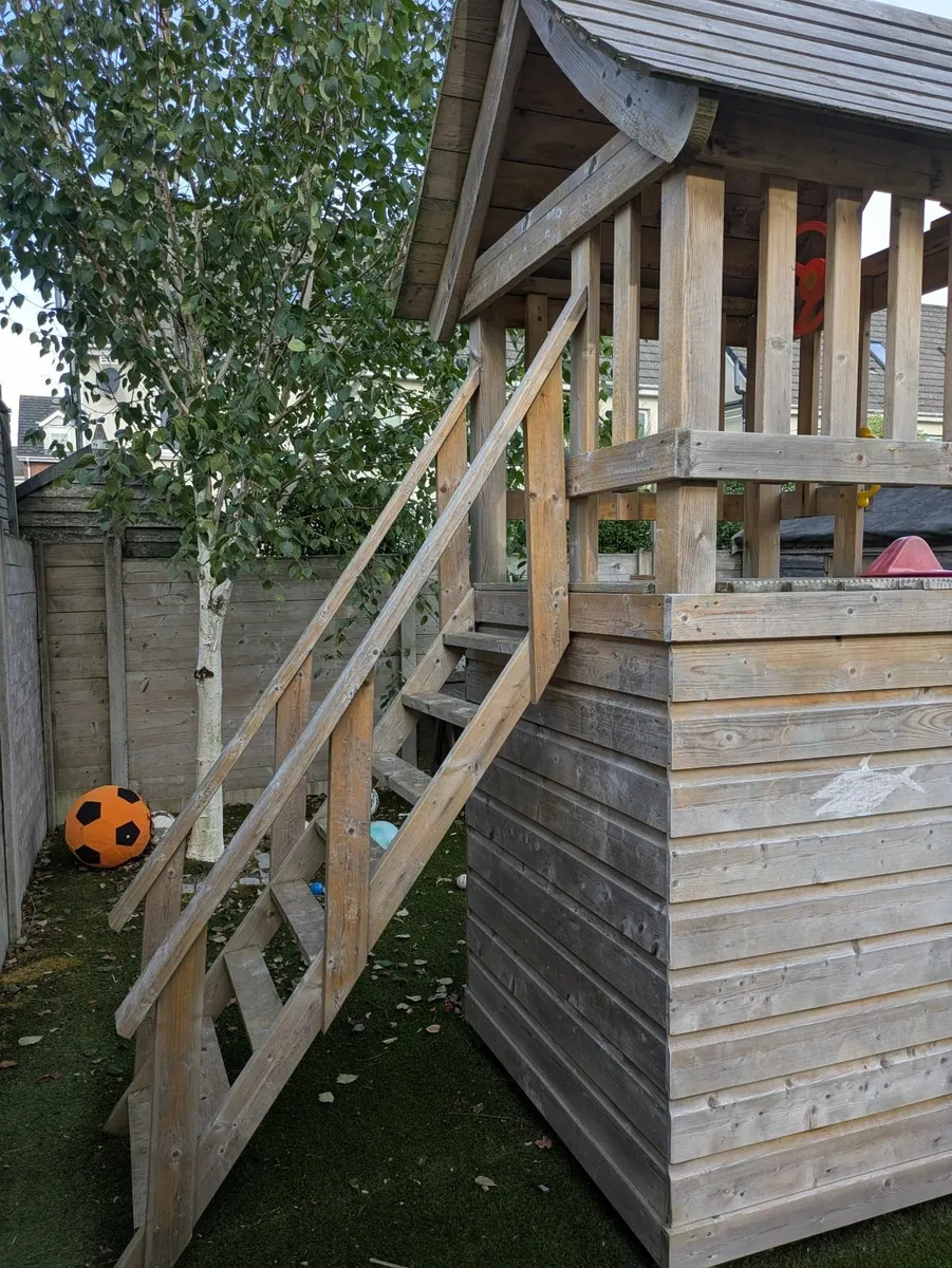 Garden playhouse with slide and swings - Image 4