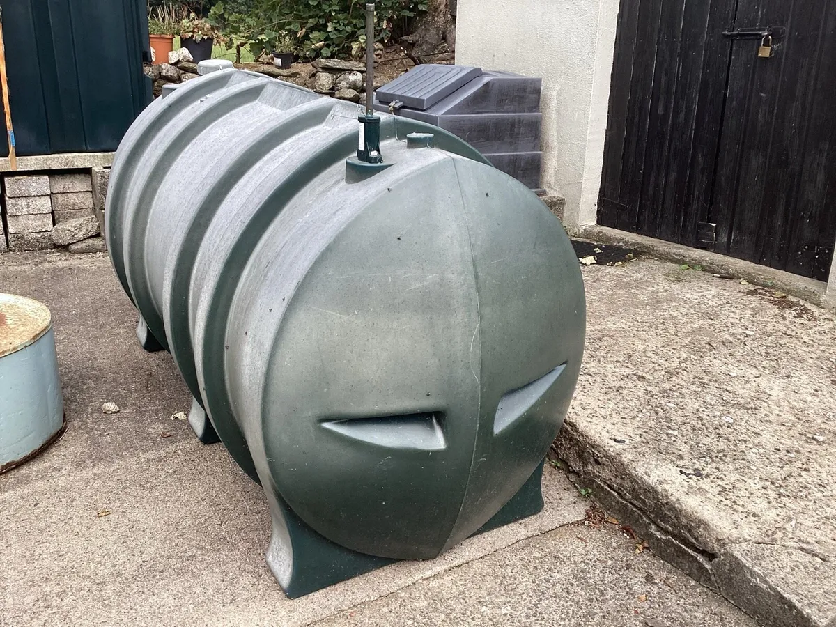 Oil tank - Image 1