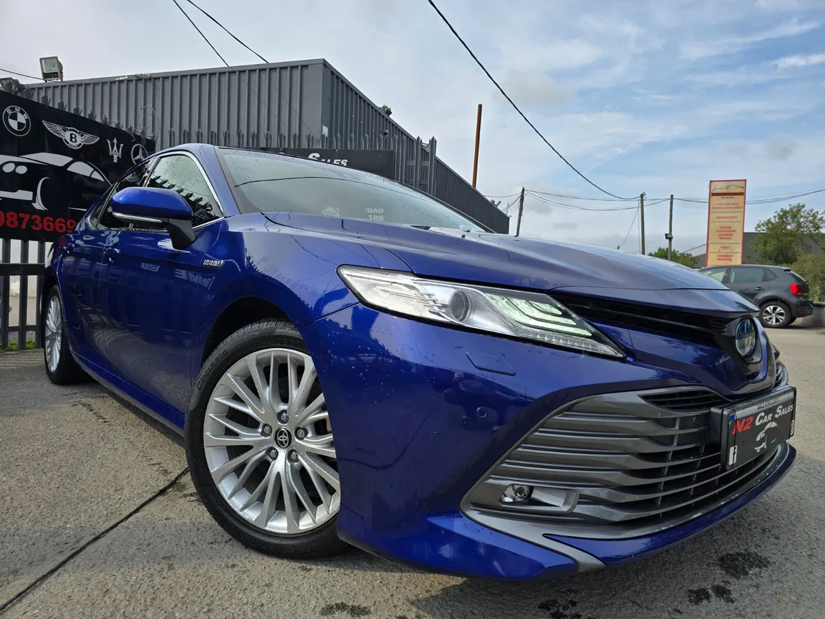 211 Toyota Camry Hybrid, LOW MILES, NEW NCT - Image 1