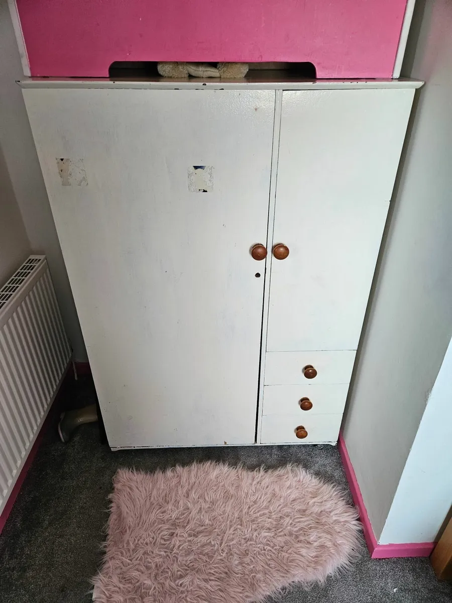 Child's wardrobe FREE - Image 1