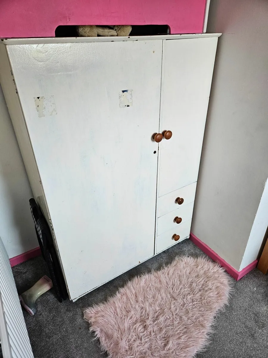 Child's wardrobe FREE - Image 2