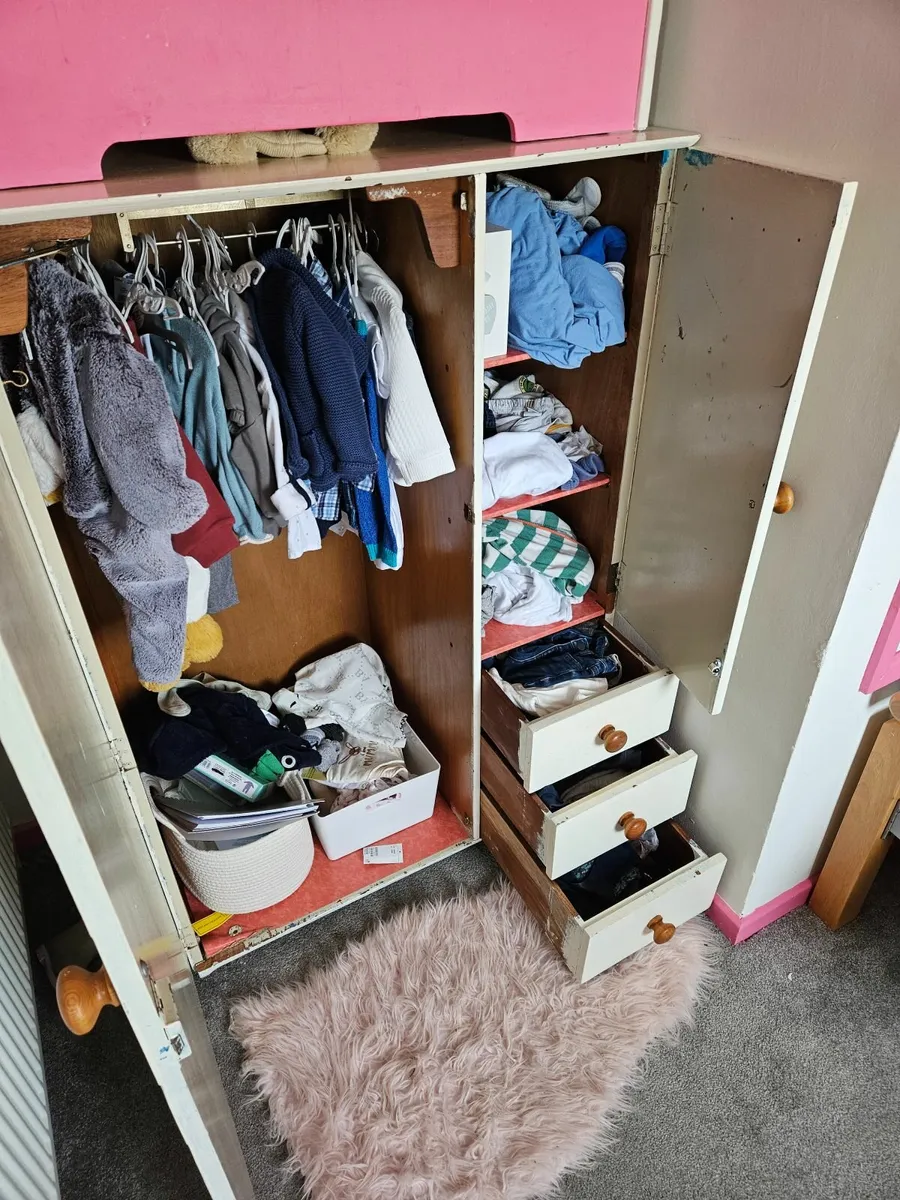 Child's wardrobe FREE - Image 4