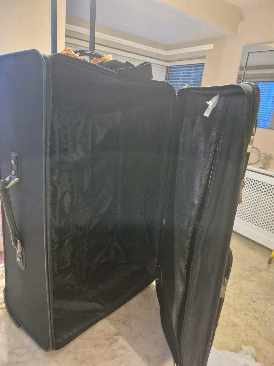 wheel on suitcase for sale in good condition - Image 2