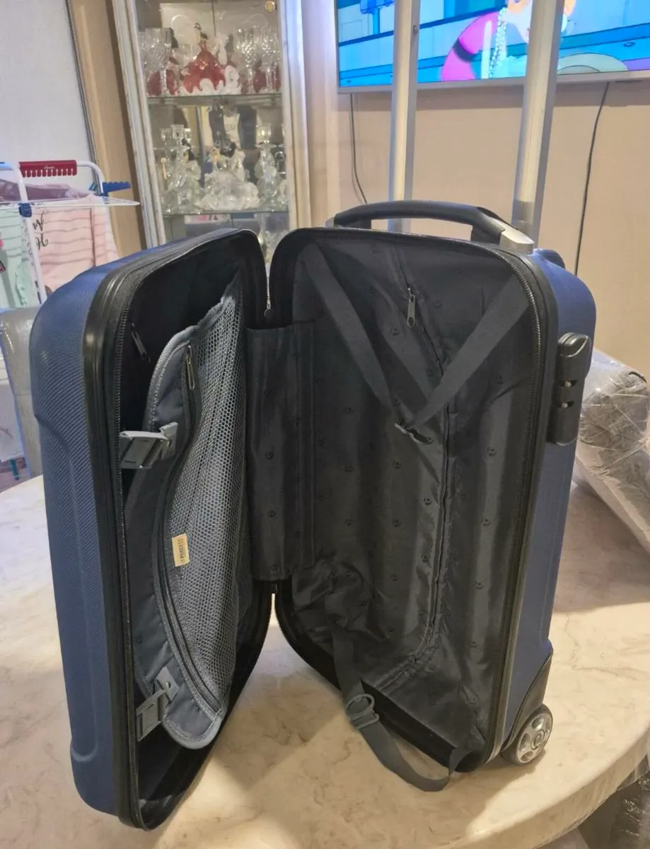 wheel on suitcase for sale in good condition - Image 1
