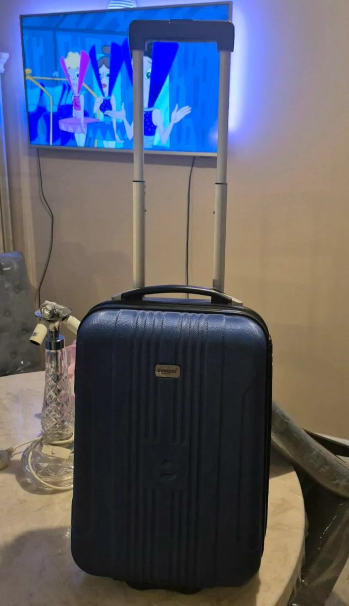 wheel on suitcase for sale in good condition - Image 2