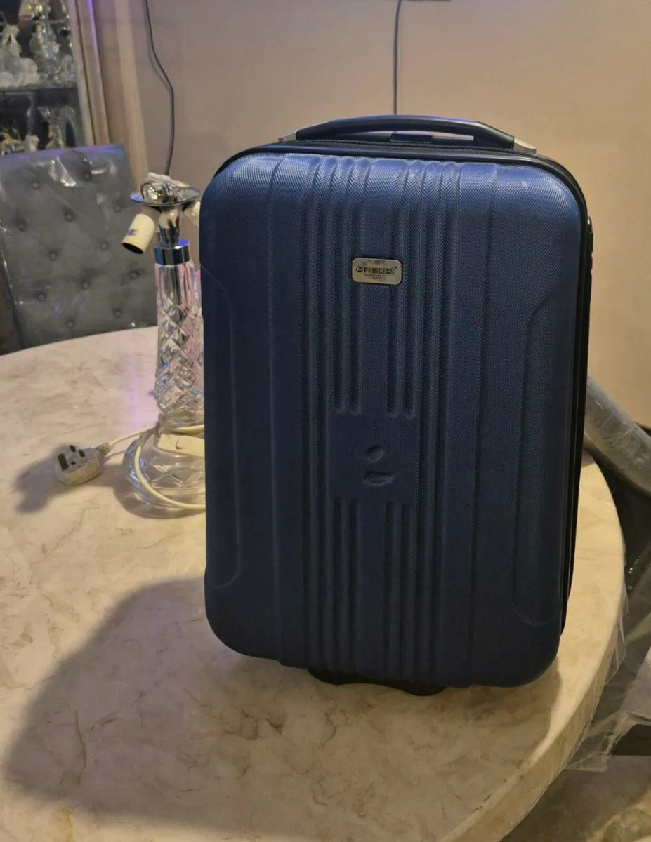 wheel on suitcase for sale in good condition - Image 3