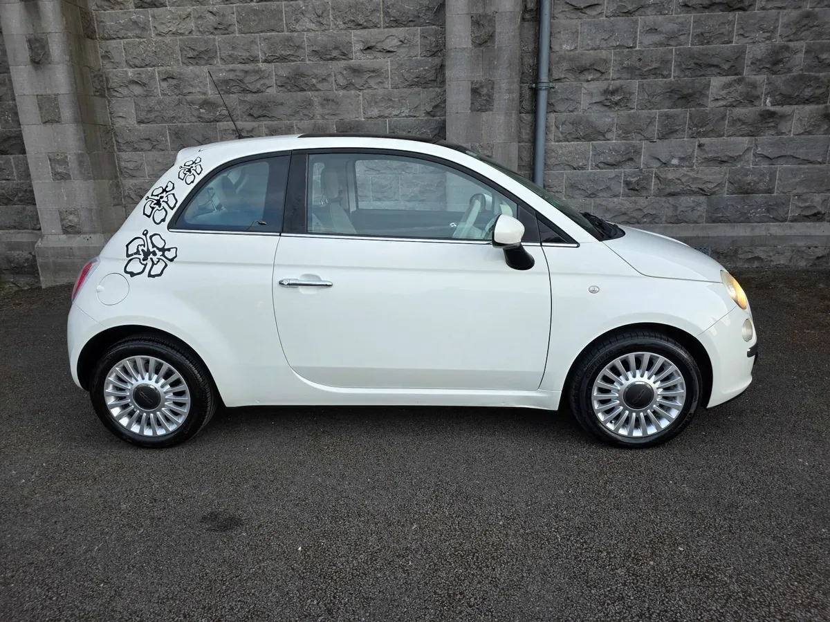 Fiat 500 1.2 Lounge with only 27,000kms - Image 3