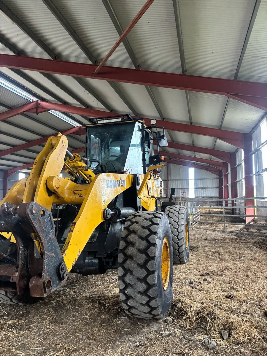 Komatsu 320 loader - Image 1
