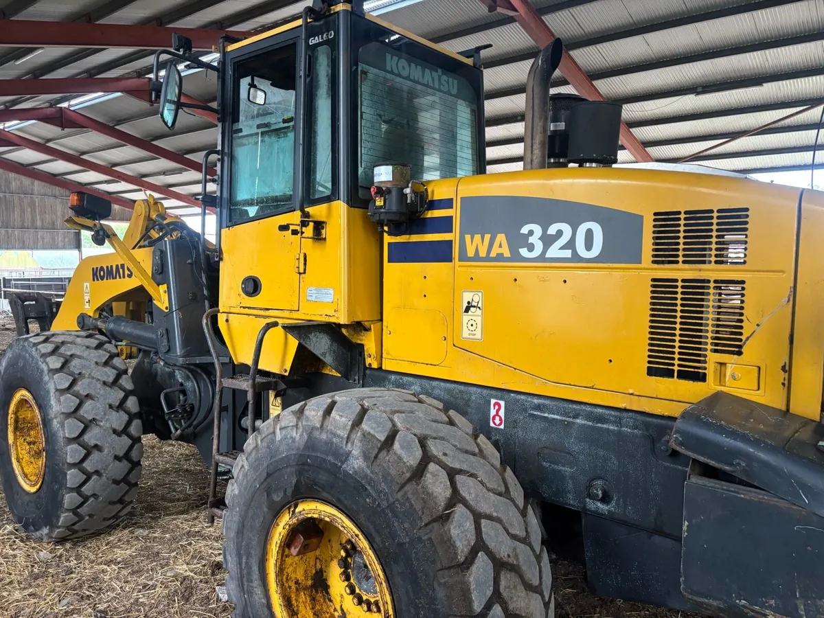 Komatsu 320 loader - Image 3