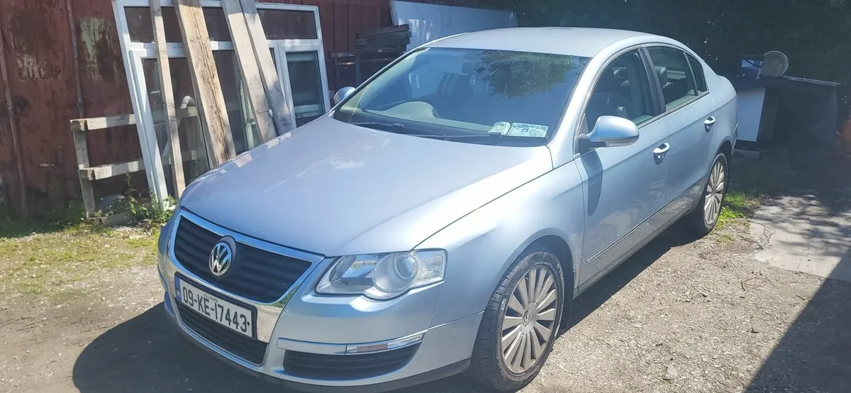 Volkswagen Passat 2009 - Image 1