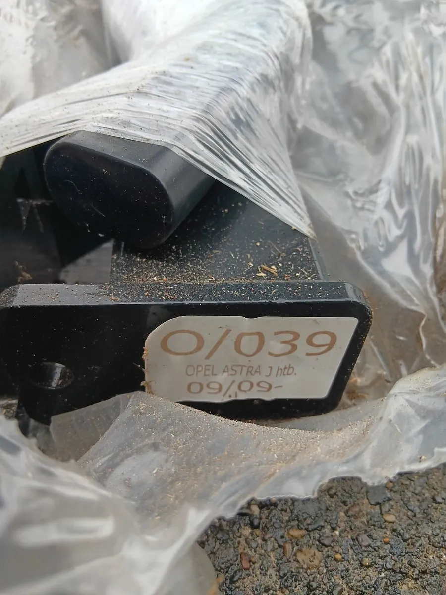 Hitch for car - Image 1