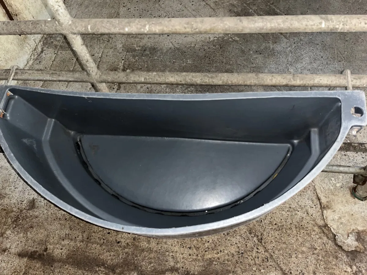 Calf milk feeder - Image 1