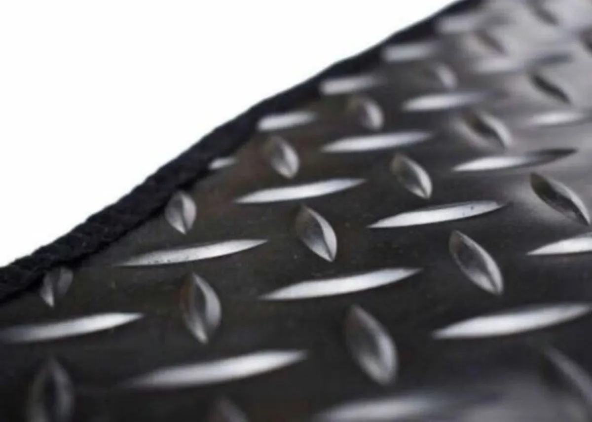 Audi Q7 2015–2025 Tailored Heavy Duty Rubber Mats - Image 1