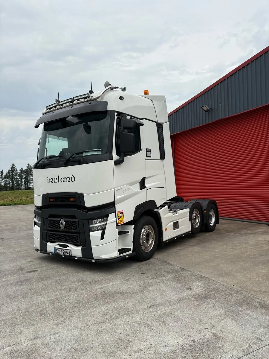 Renault T520 6x2 Full Air 2023 Low km - Image 2