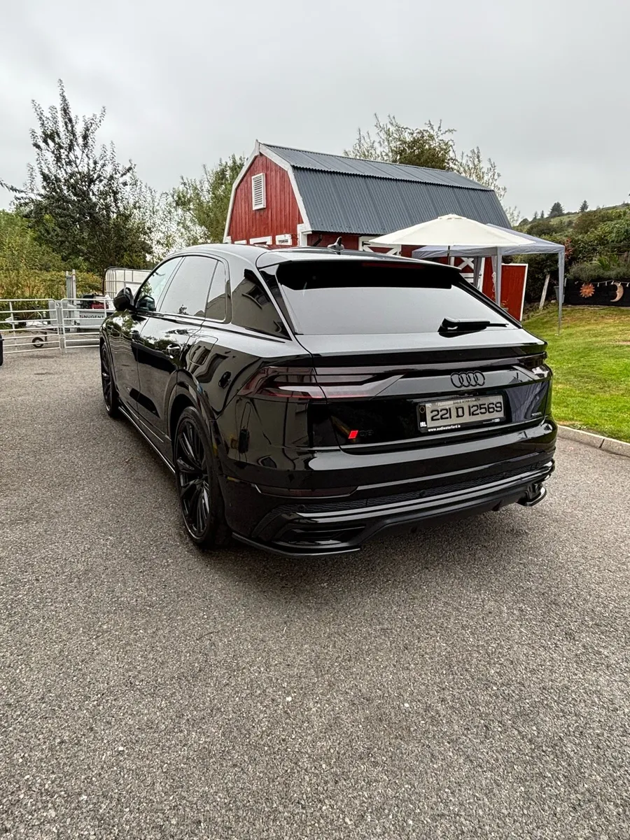 Audi Q8 60TFSIe Competition - Image 4