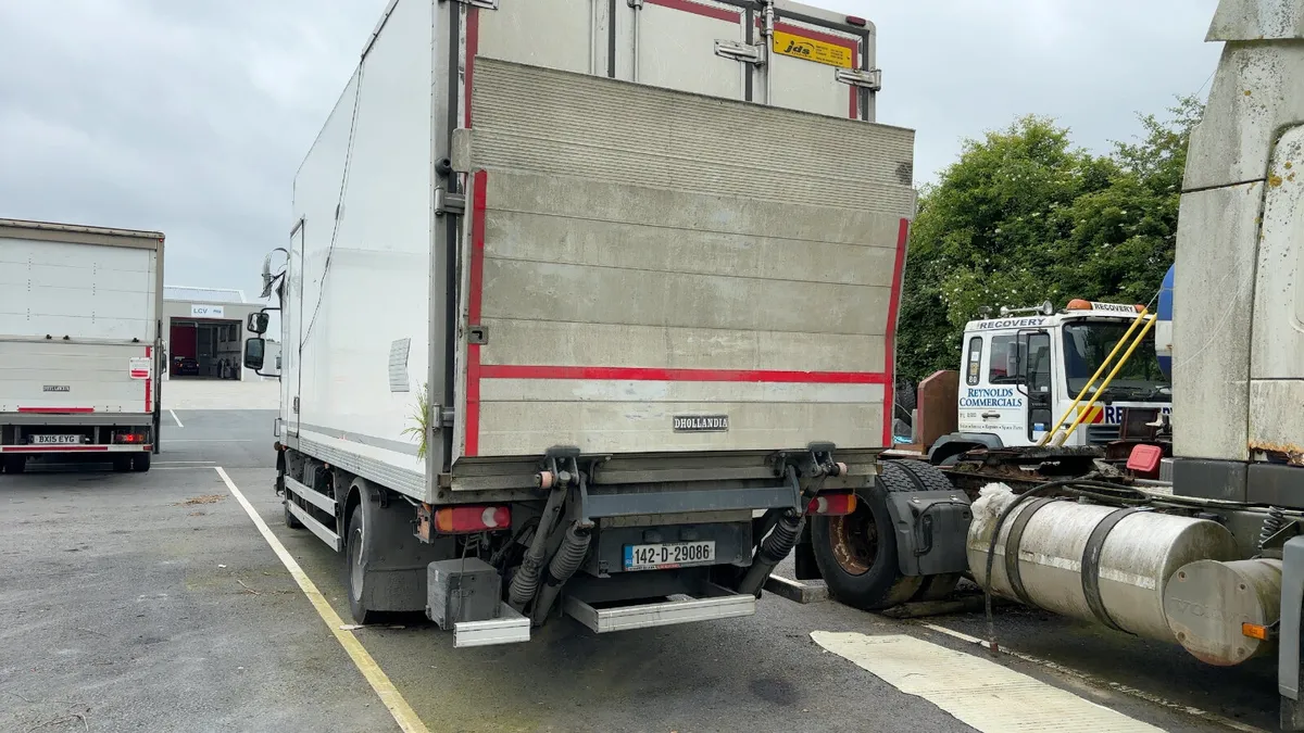 Renault D12 D12 4X2 - Image 2