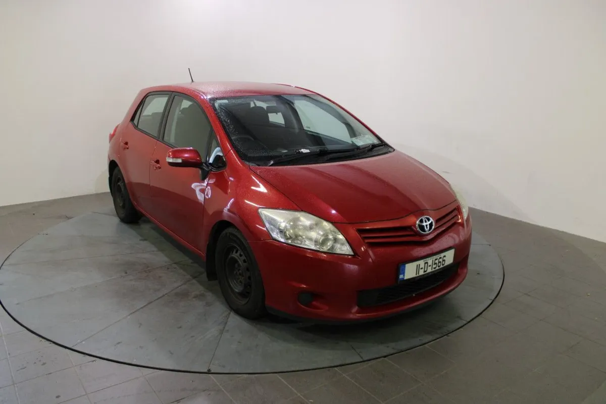 Toyota Auris 1.4 D-4d Terra - Image 1