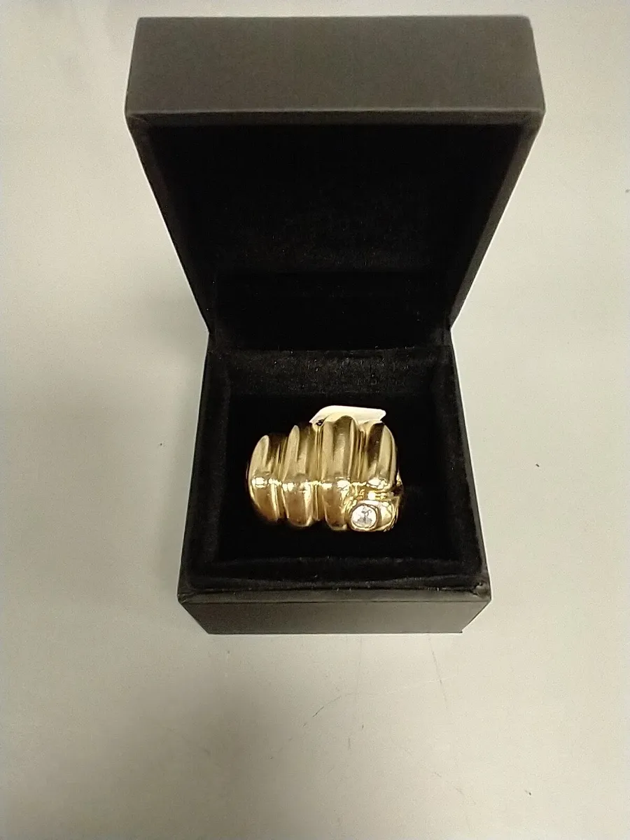 9ct Gold Fist Ring 9k W/ Cubic Zirconia - Image 2