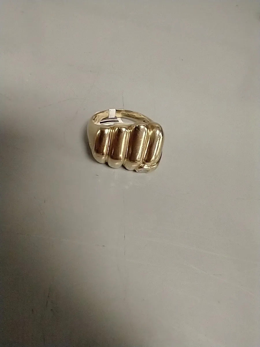 9ct Gold Fist Ring 9k W/ Cubic Zirconia - Image 3