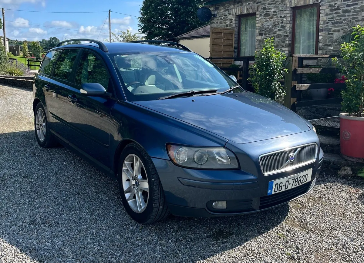 Volvo V50 estate - Image 2