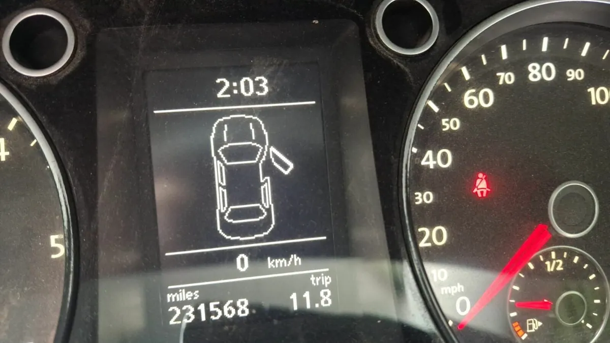 Volkswagen Passat 2009 - Image 4