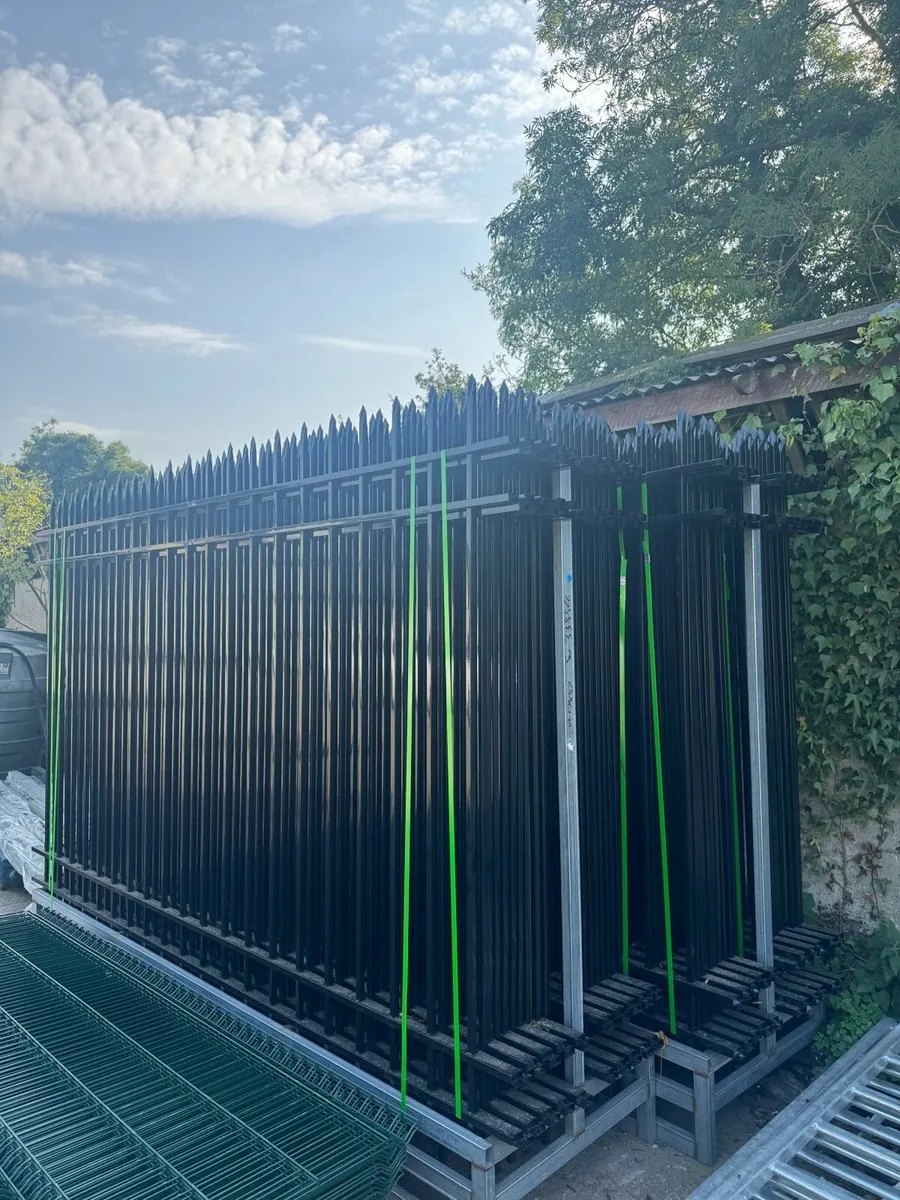 New black fencing - Image 3