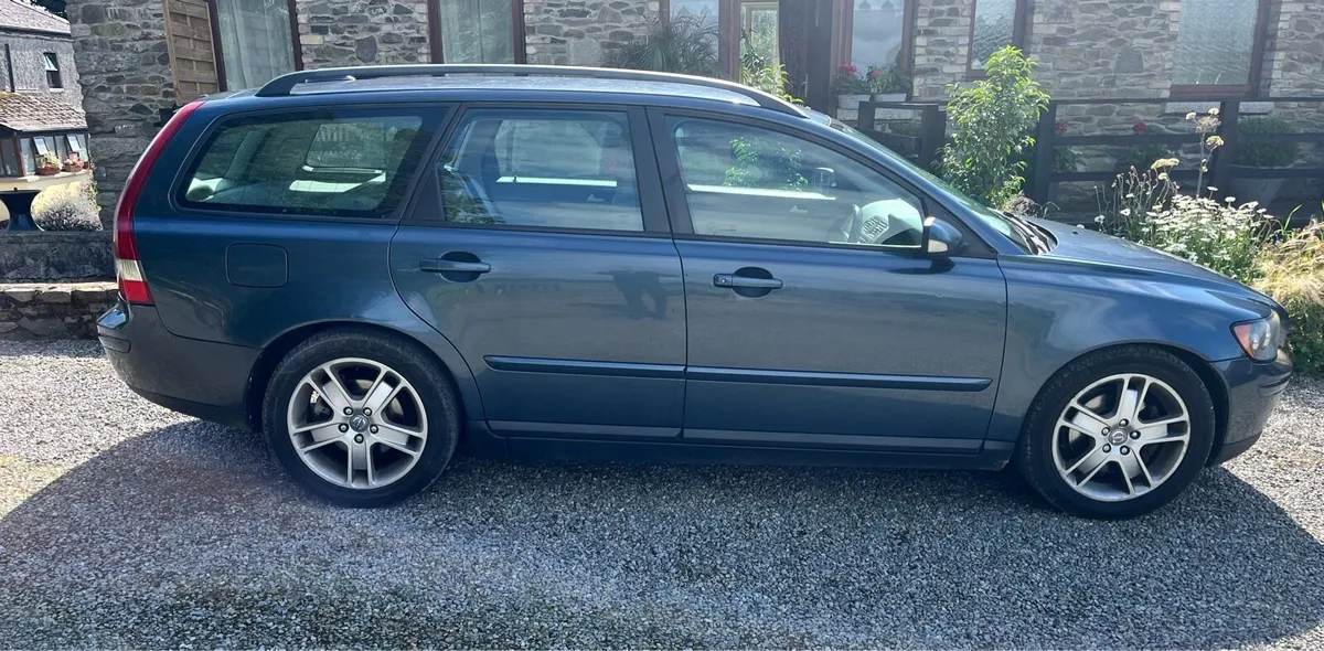 Volvo V50 estate - Image 4