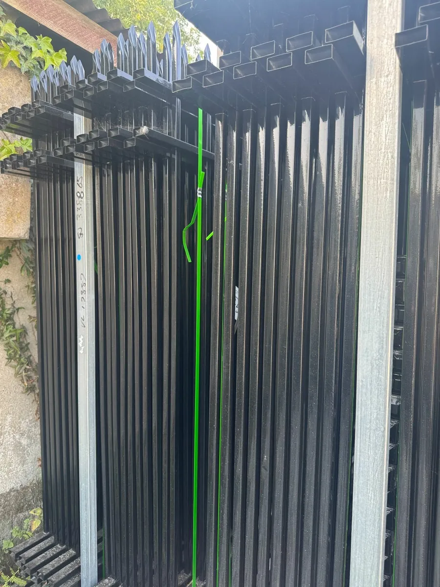 New black fencing - Image 4