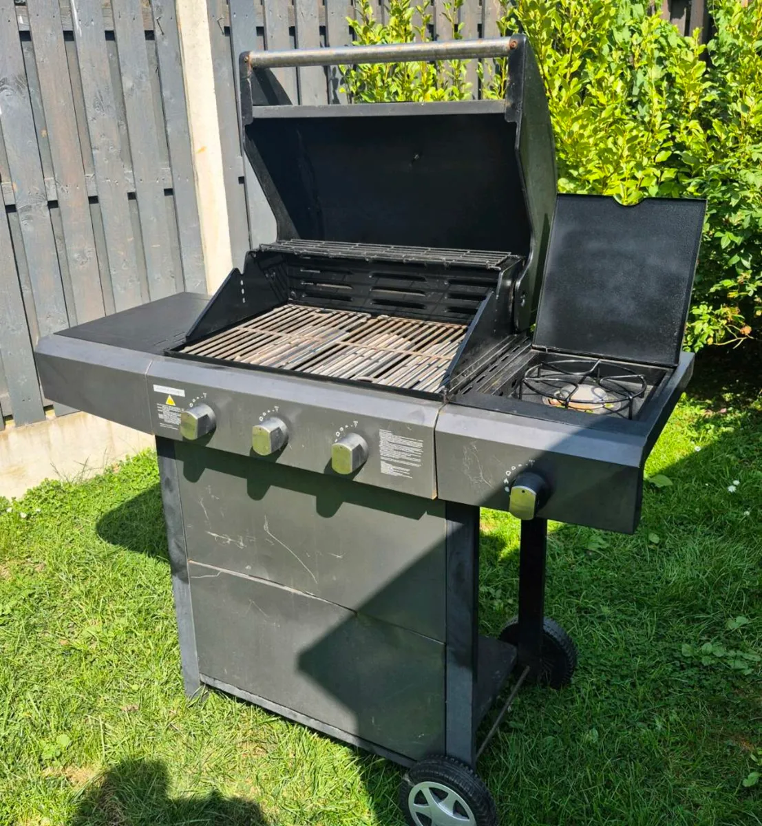 Phoenix 3 Burner Gas BBQ and Charcoal Bbq with 1 S - Image 3