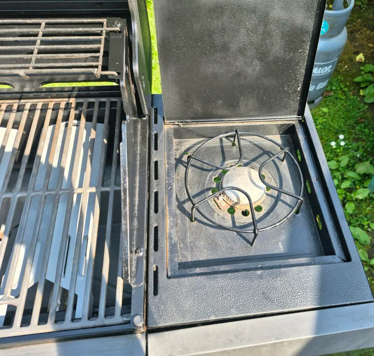 Phoenix 3 Burner Gas BBQ and Charcoal Bbq with 1 S - Image 4