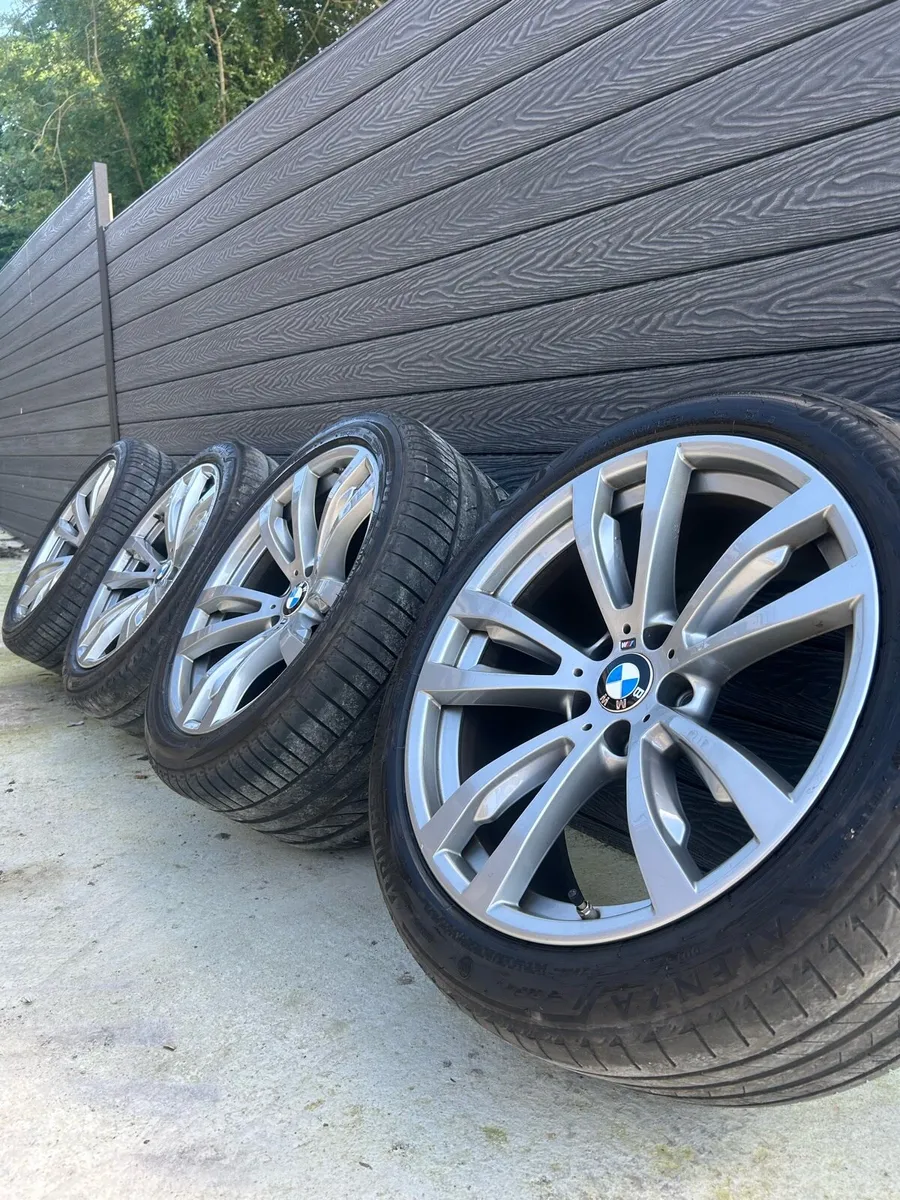 20” GENUINE BMW X5 ALLOY WHEELS & TYRES - Image 1