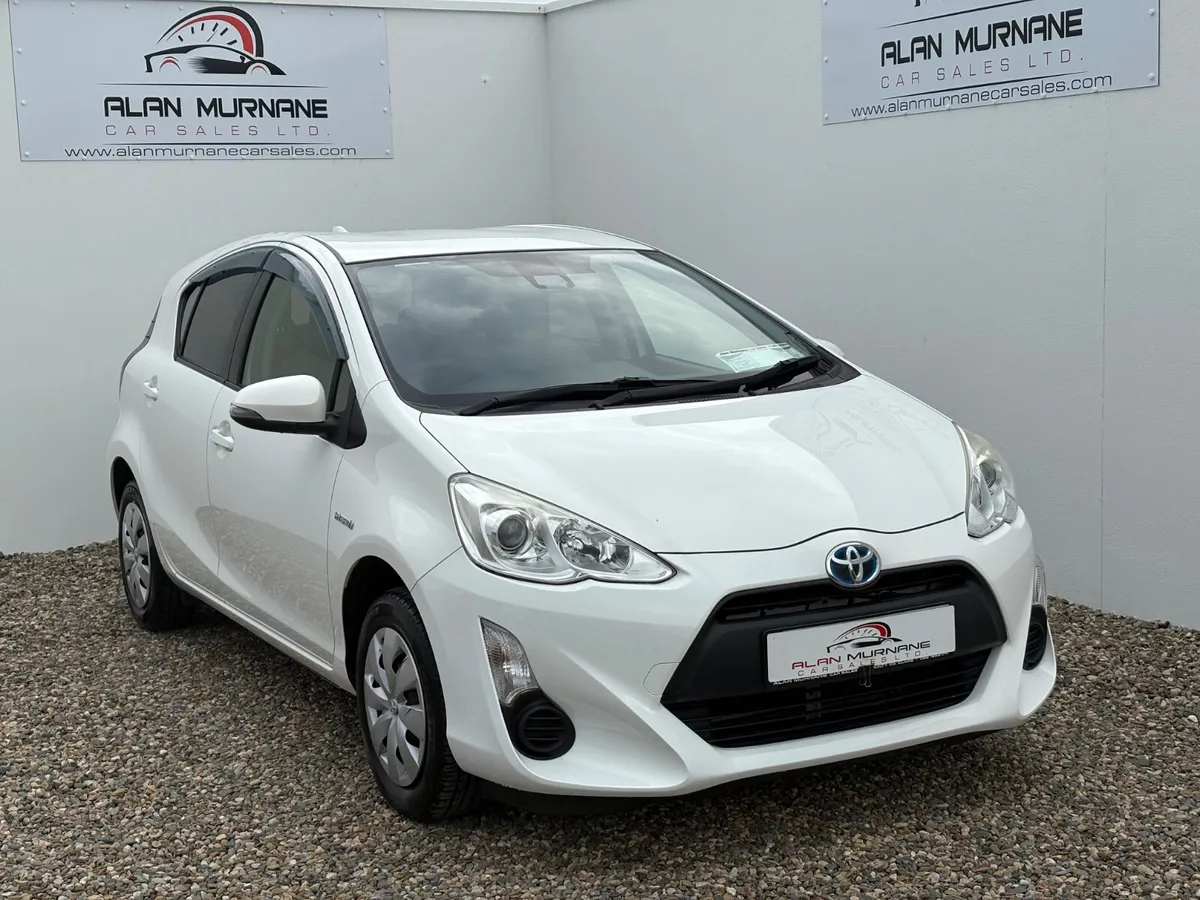 TOYOTA AQUA SELF CHARGING HYBRID 68KMS 2016 - Image 2