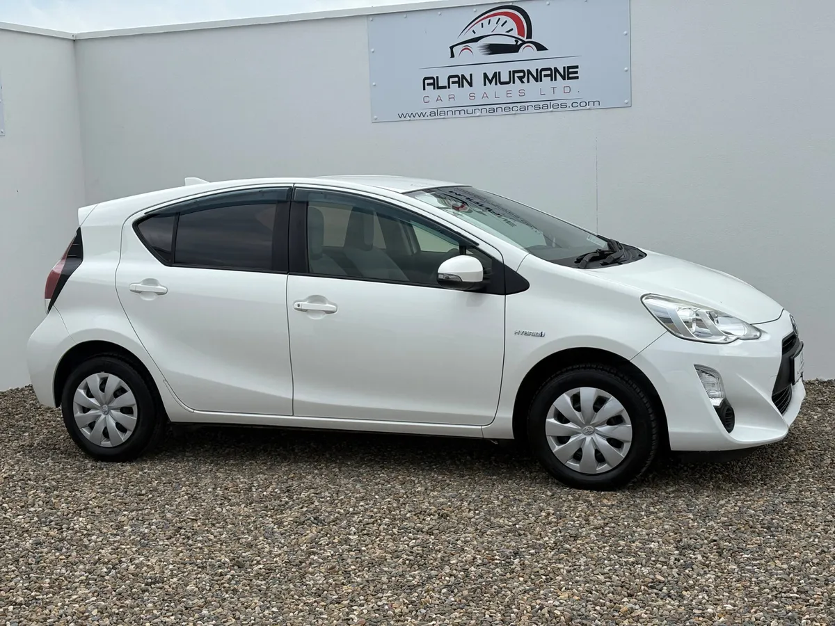 TOYOTA AQUA SELF CHARGING HYBRID 68KMS 2016 - Image 3