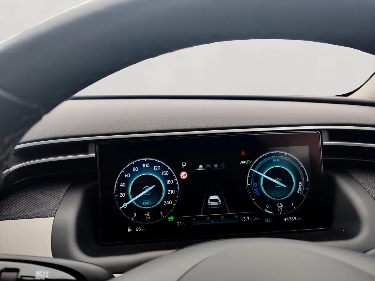 Hyundai Tucson Executive Hybrid - Image 4