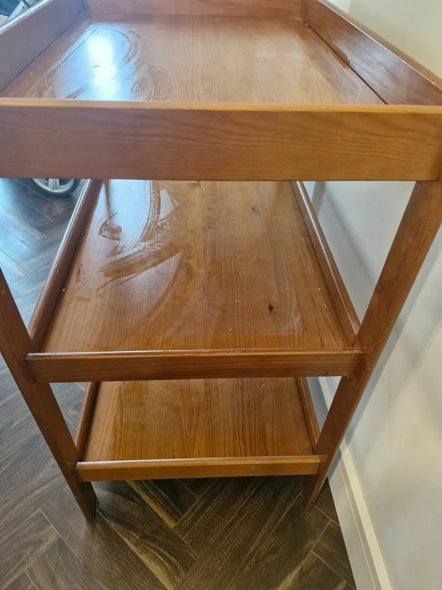 Wooden changing table - Image 1