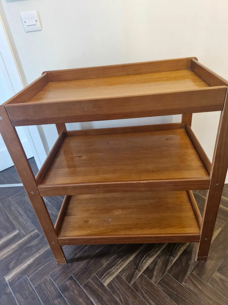 Wooden changing table - Image 3