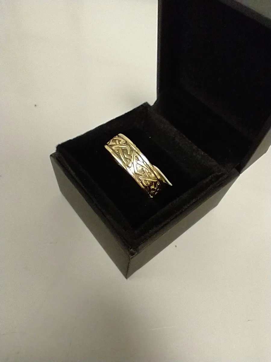 9ct Gold Celtic Ring 9k - Image 1