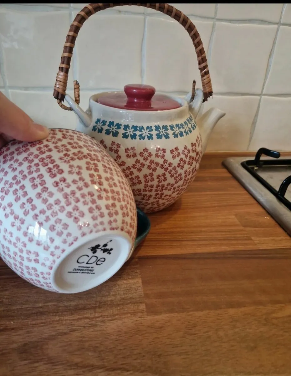 Caroline Donnelly Tea set - Image 1