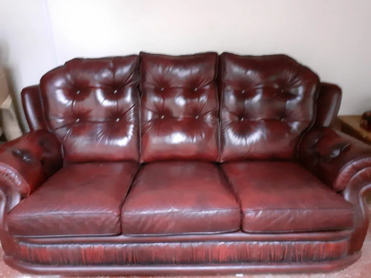 Three piece leather suite and arm chairs - Image 2