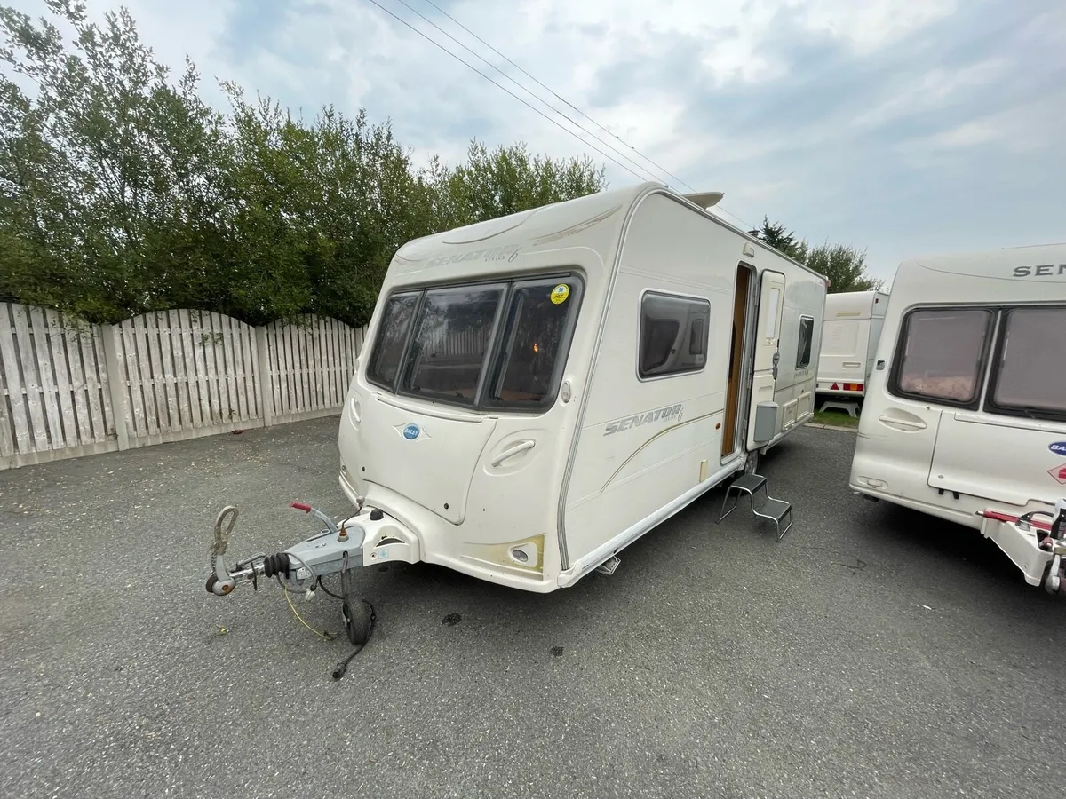 Fixed bed caravan - Image 1