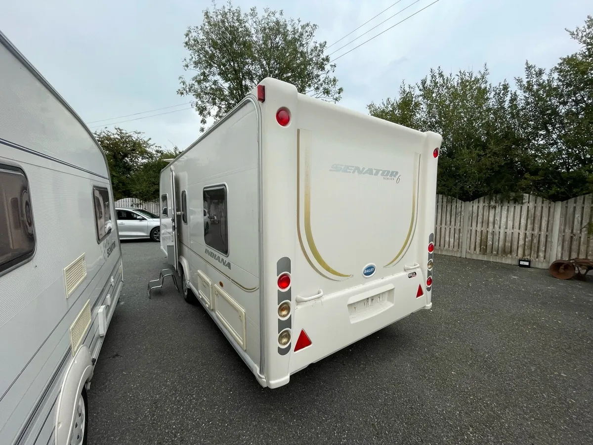 Fixed bed caravan - Image 4