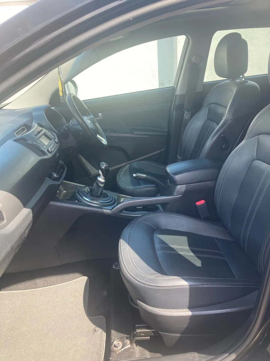 Kia sportage  4X2 GSE massive spec - Image 4