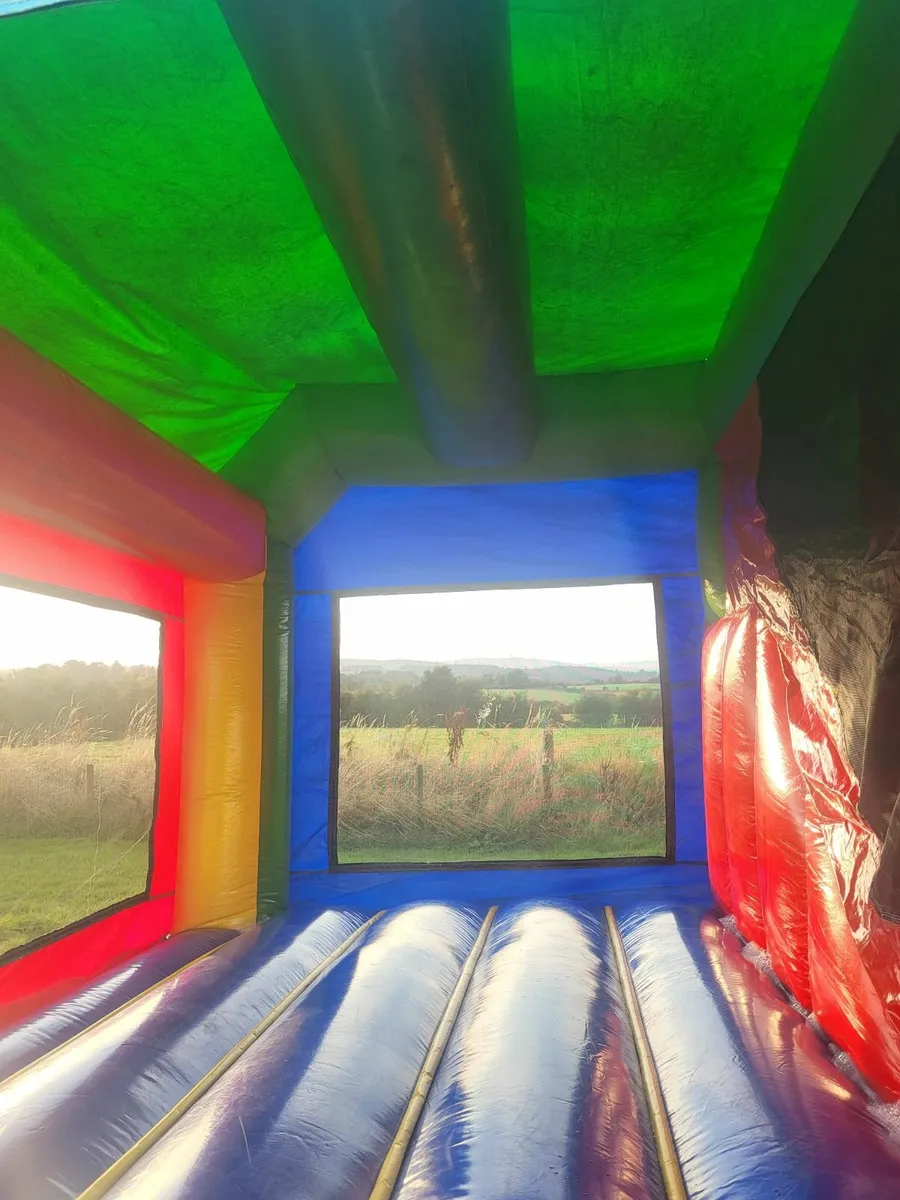 Bouncy castle - Image 3