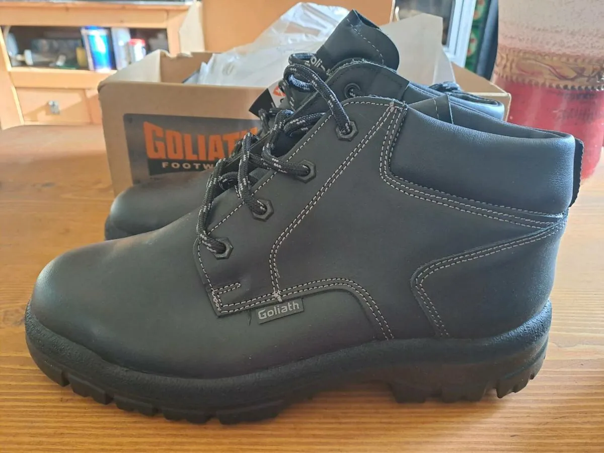 Goliath safety boots size 9 - Image 1