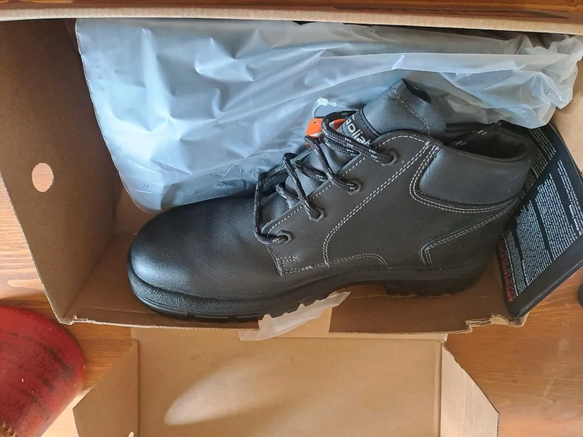 Goliath safety boots size 9 - Image 2