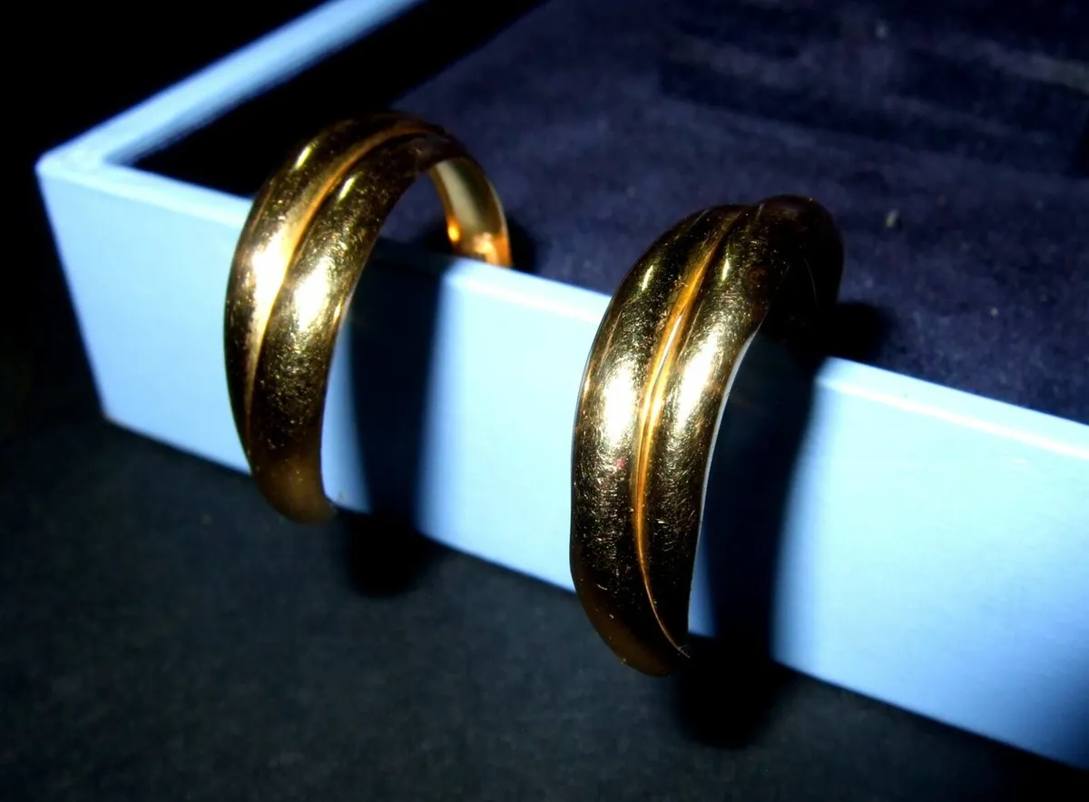 Vintage 9ct Gold Hallmarked Earrings - Image 1