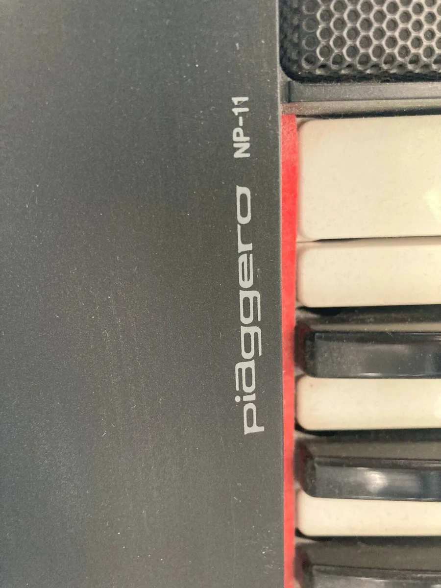 Yamaha Keyboard Piagerro NP11 - Image 4