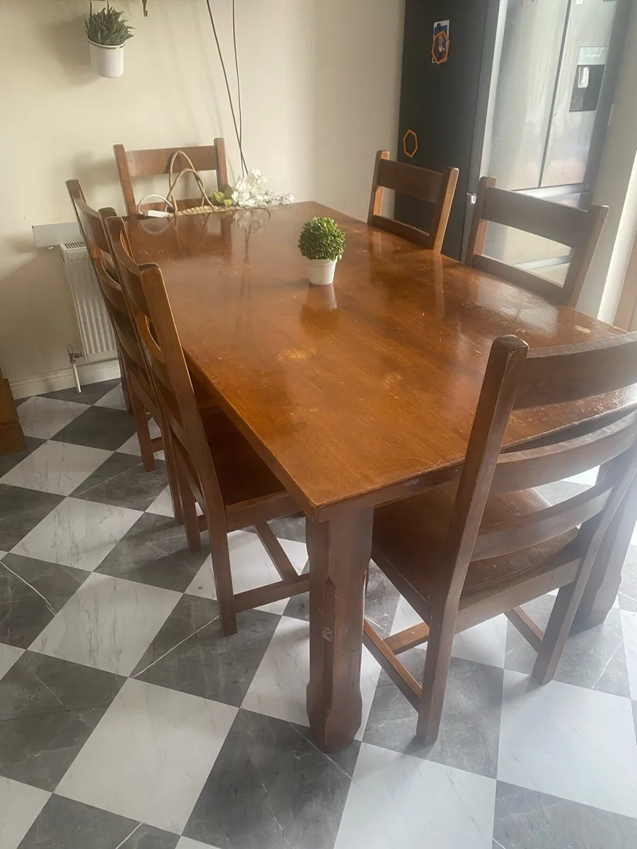 Dining table & 8 chairs - Image 1
